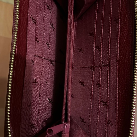 259 Kenneth Cole New York |NWOT Burgundy Pebbled Leather Zip Wristlet Wallet - Picture 5 of 10